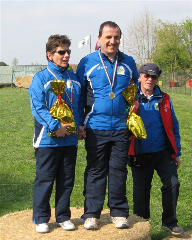 Diego Chiapello e Loredana Ruisi, con il tecnico Mario Porotti, vengono premiati  al 900 Round